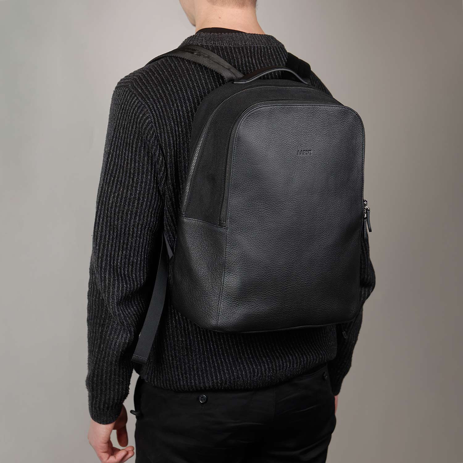 Tulossa pian: Athos reppu (musta)