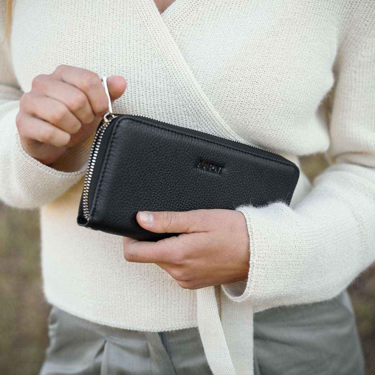 Elk Leather Clutch Wallet (Black)