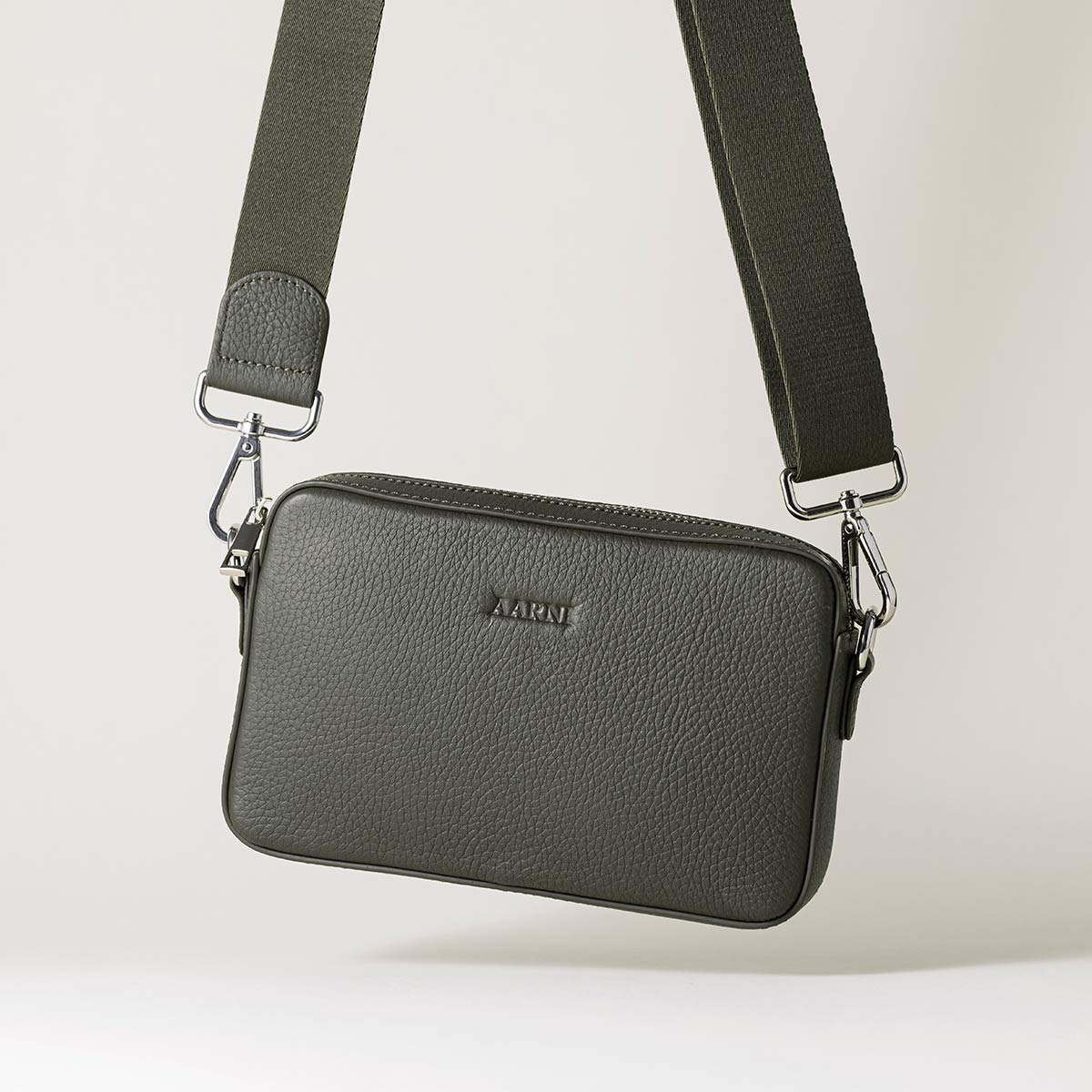 crossbody olive hang 1