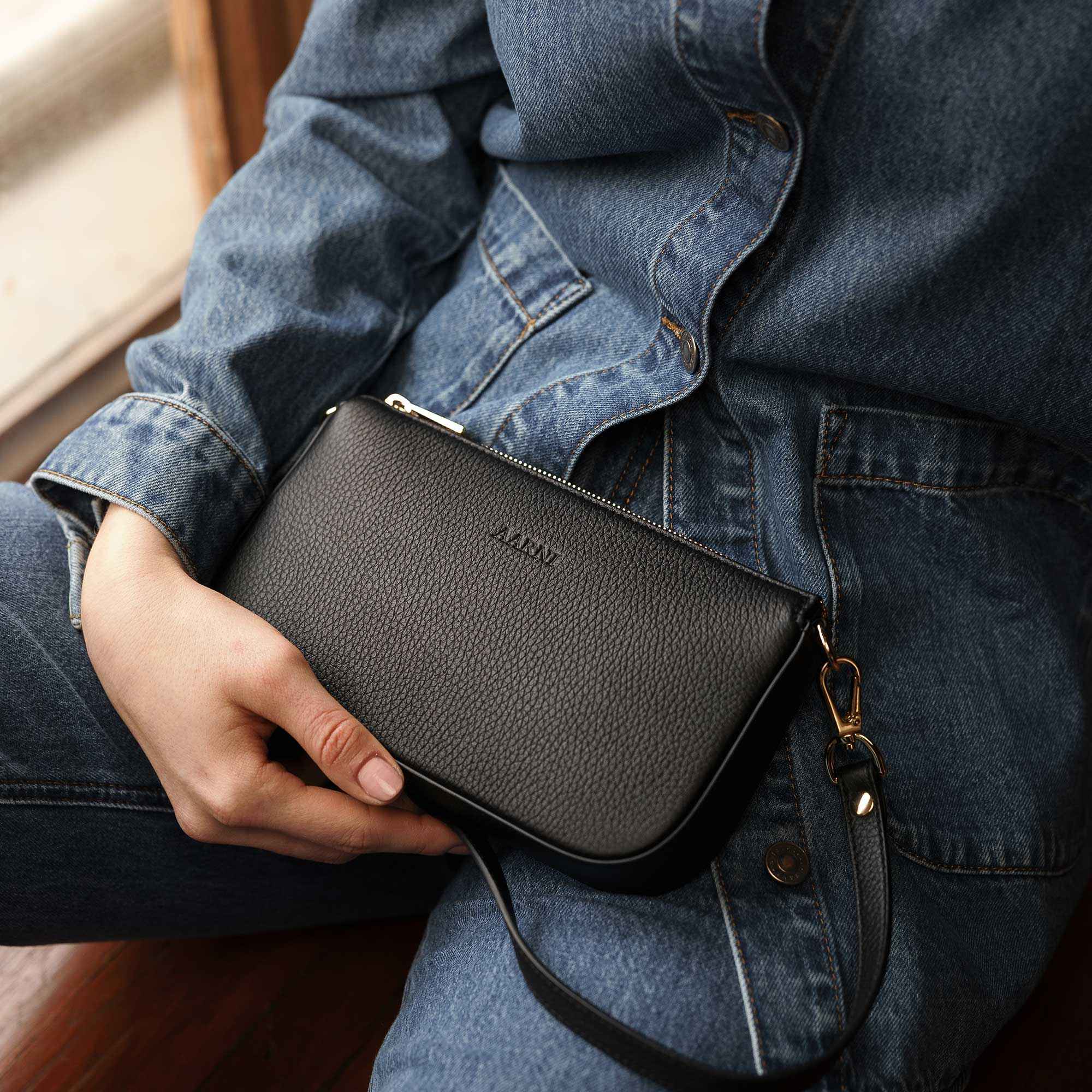 Sola Handbag (Black)