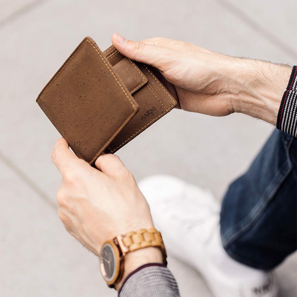 corkwallet coinpocket hand1